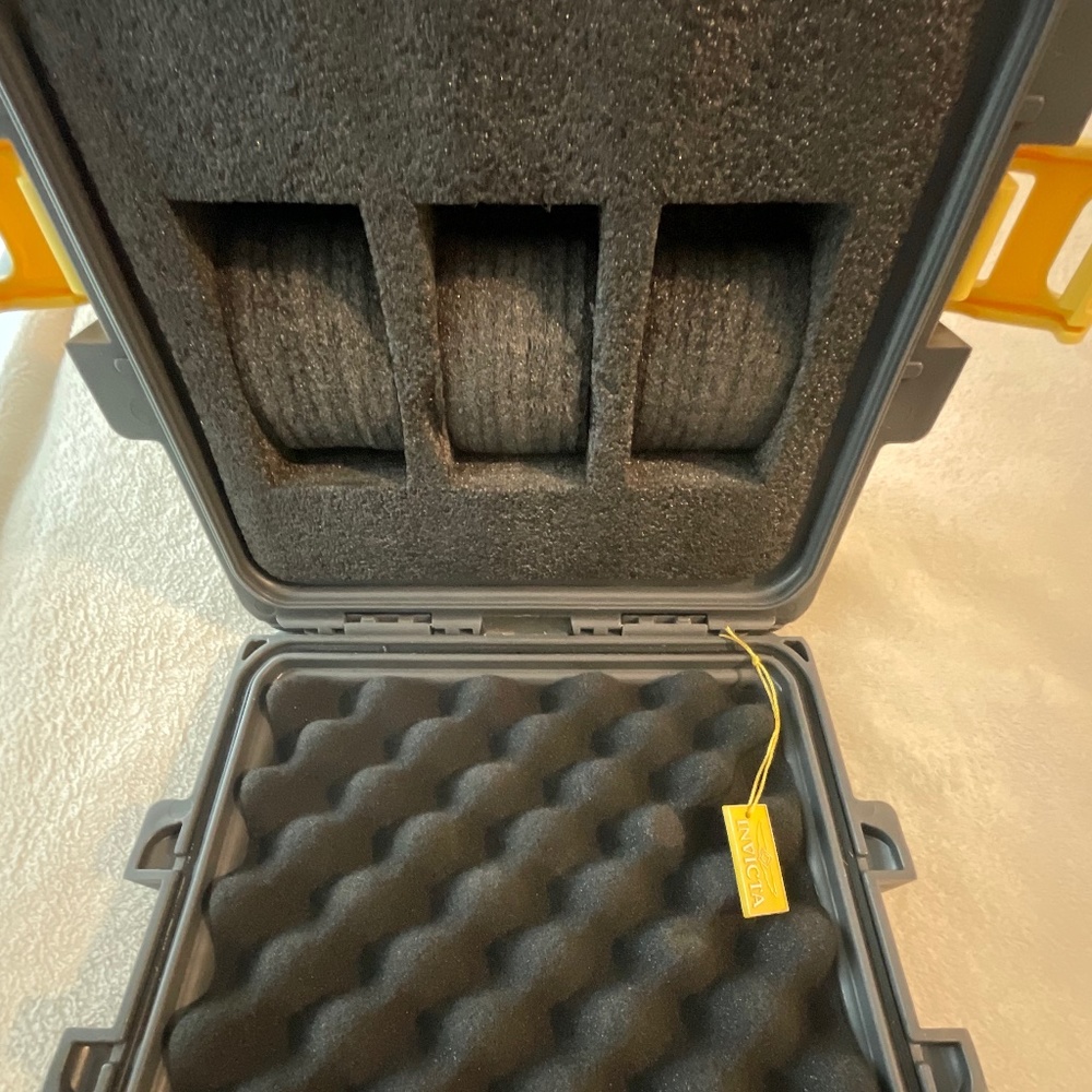 Invicta 3-Slot Impact Watch Case – Grey & Yellow Storage - Picture 3 of 3
